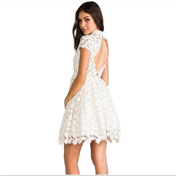 ALICE + OLIVIA Jayna Lace Open Back Fit and Flare Dress in Cream White - Size 0 - Picture 3 of 6